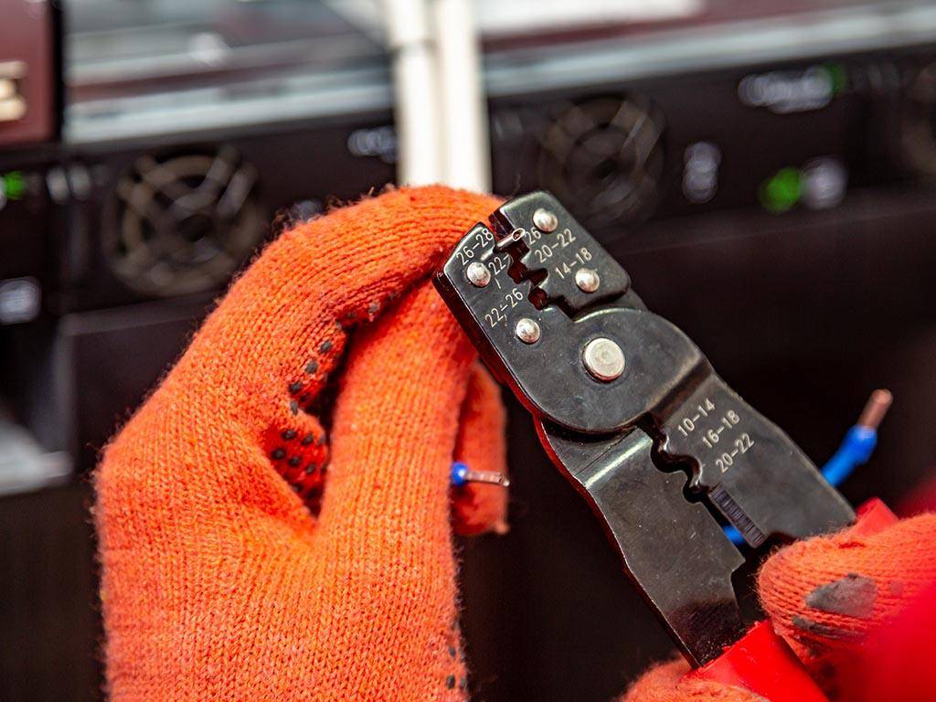 Toolland CRIMPZANGE FÜR UNISOLIERTE STECKVERBINDER