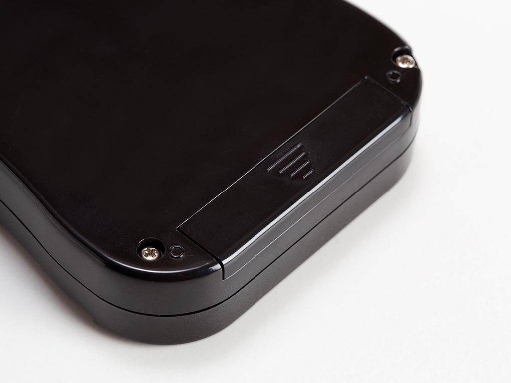 VIELSEITIGER BATTERIETESTER MIT LCD-DISPLAY