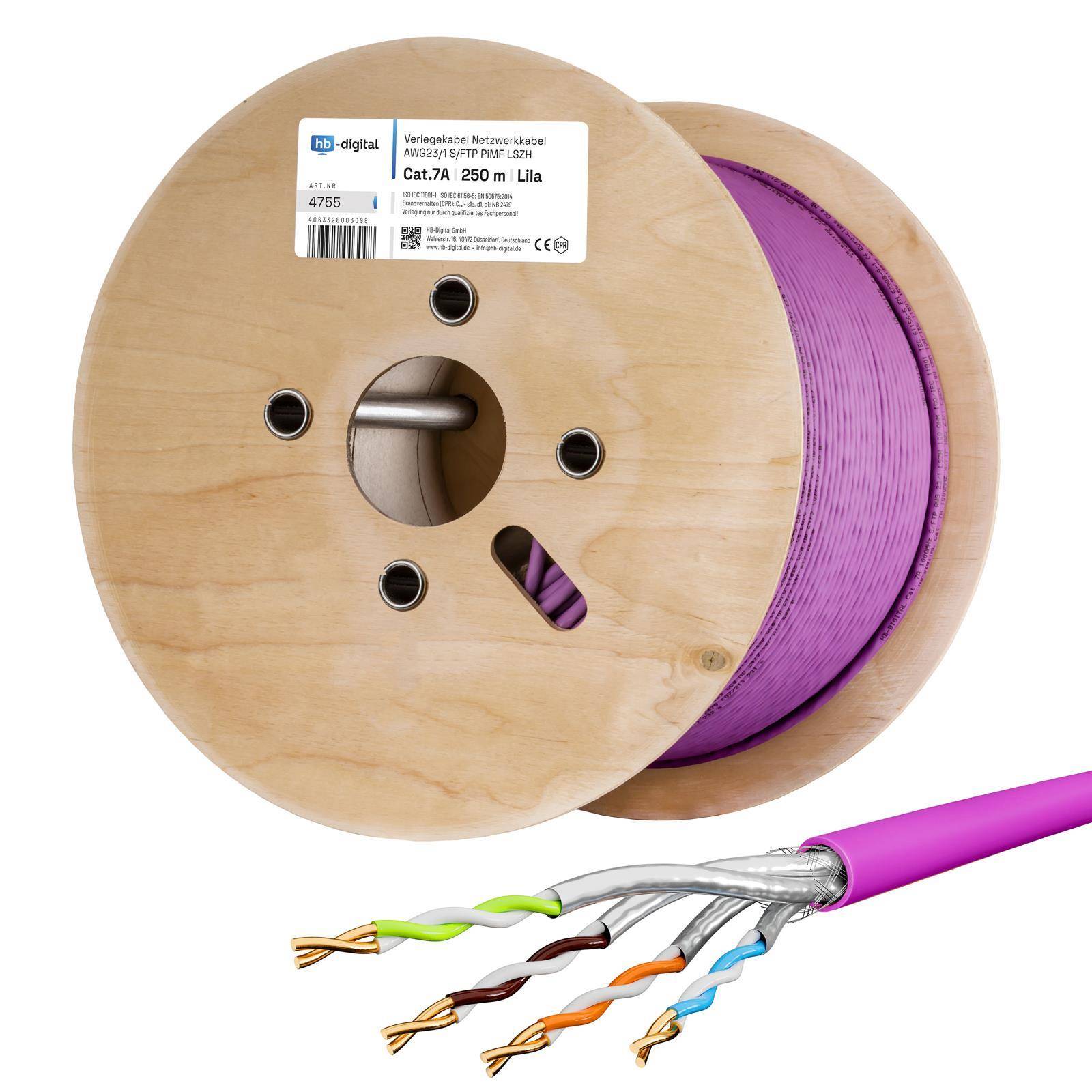 Holzspule mit violettem Cat.7A-Netzwerkkabel und freigelegten verdrillten Adernpaaren, die sich vom Schnittende aus erstrecken.