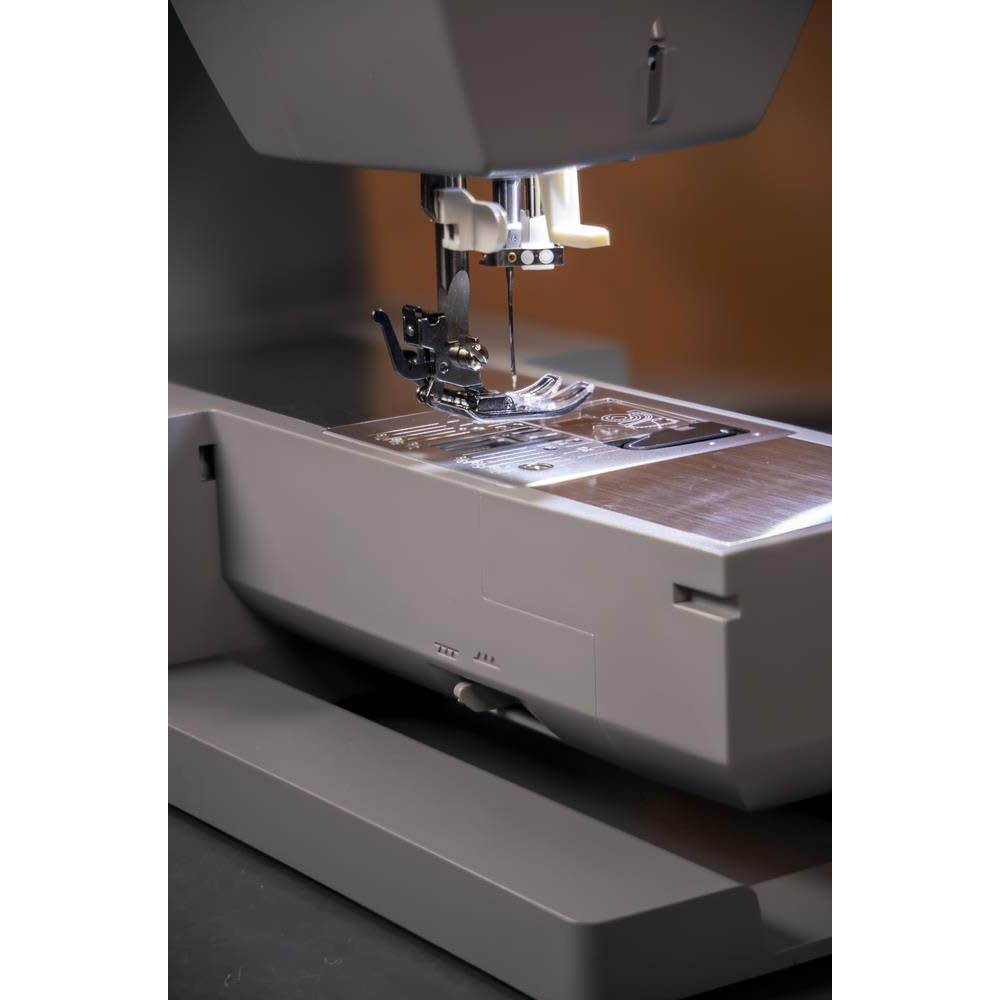 SINGER Heavy Duty 6805C