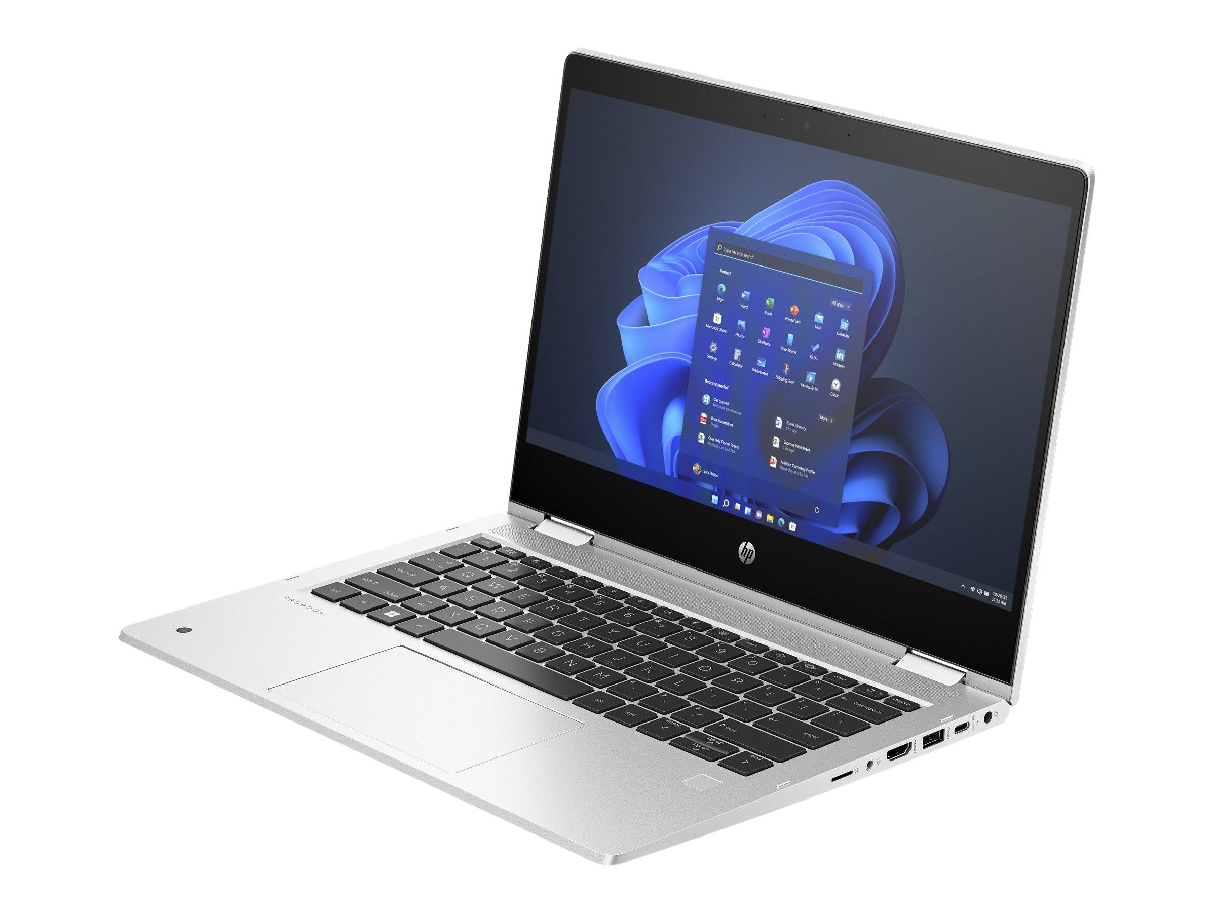Silberner HP-Laptop mit geöffnetem Windows 11-Startmenü auf dem Bildschirm, auf weißem Hintergrund dargestellt.
