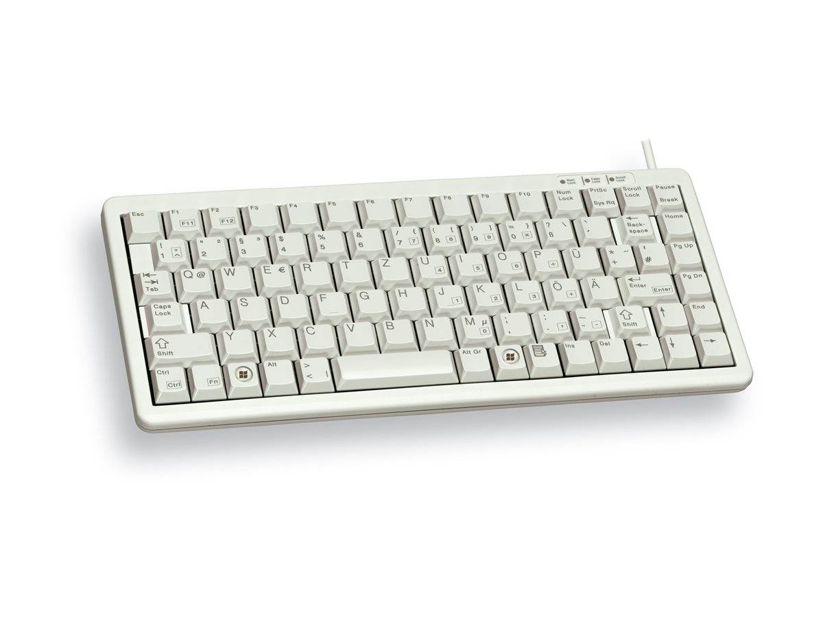 Weiße Computertastatur mit kompaktem Layout und angebrachtem Kabel, dargestellt vor einfachem Hintergrund.