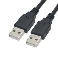 Zwei schwarze USB-Kabel mit Standard-Type-A-Anschlüssen auf weißem Hintergrund, verwendet für Datenübertragung und zum Laden von Geräten.