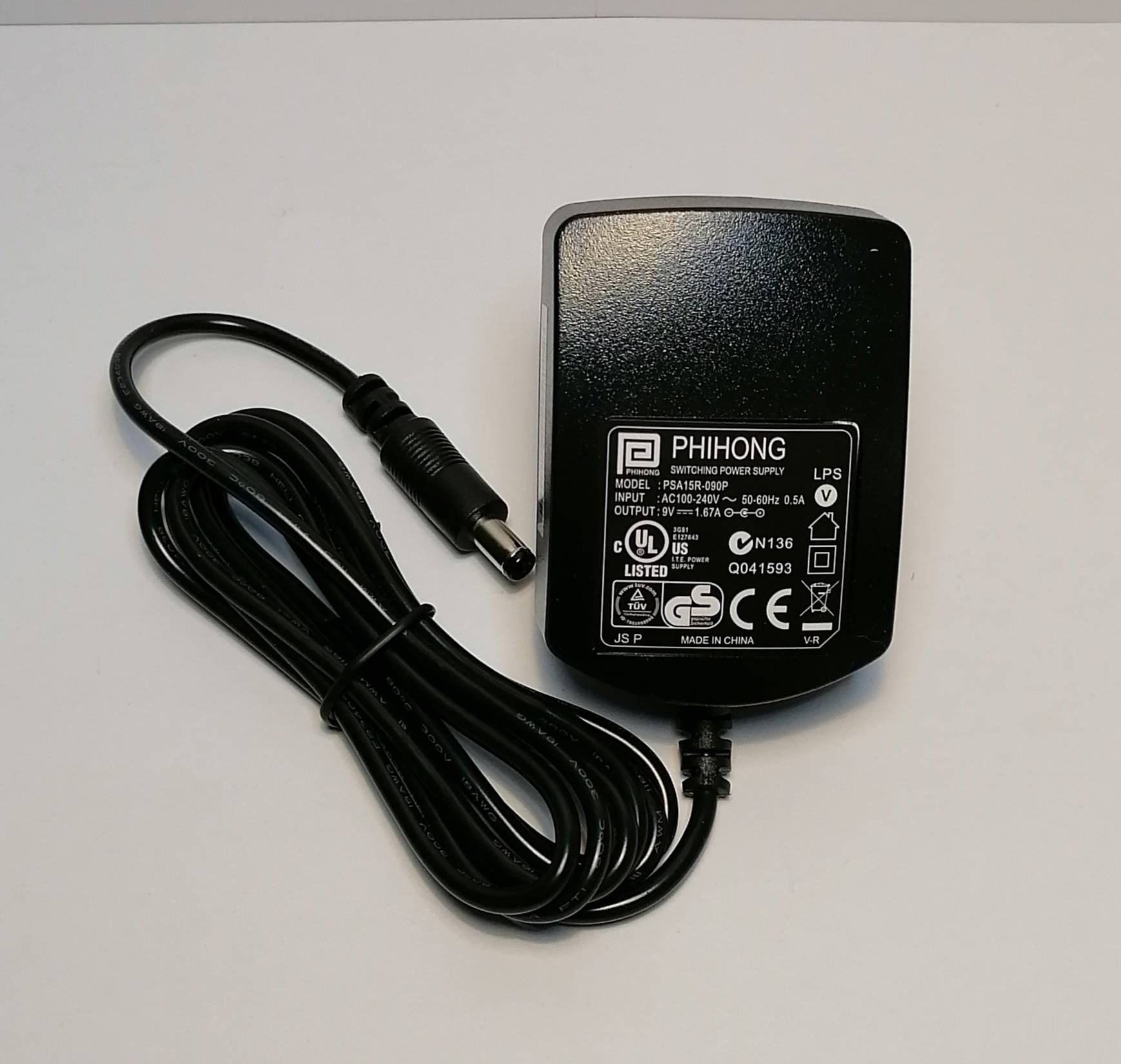 Phihong PSA15R-090P Steckernetzteil 15W 9V 1,67A CV