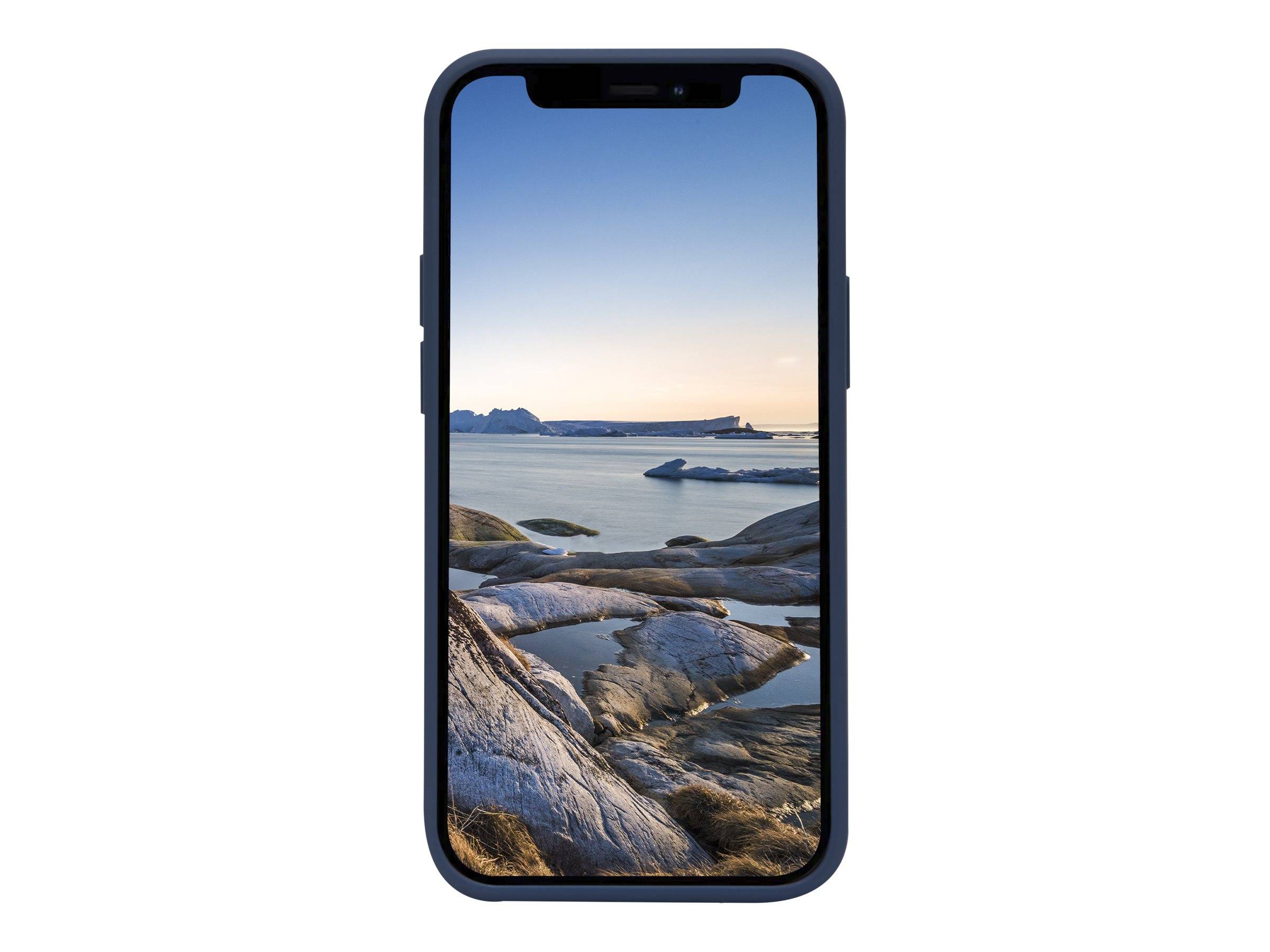 Ein Smartphone zeigt eine ruhige Landschaftsansicht mit stillem Wasser und glatten Felsformationen unter einem klaren Himmel.