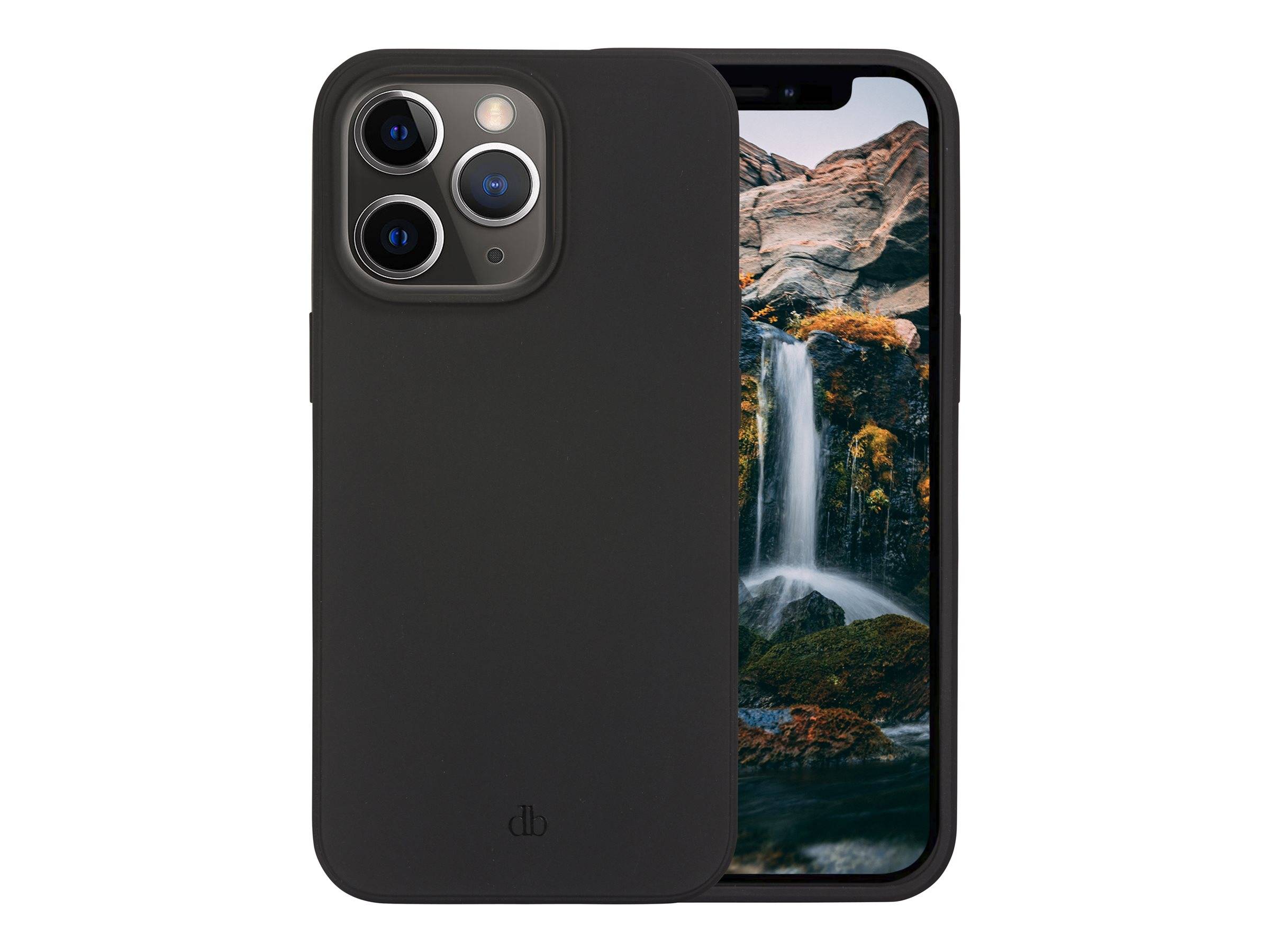 Ein Smartphone mit einer Triple-Objektiv-Kamera in einem schwarzen Gehäuse neben einem Bildschirm, der einen Wasserfall in einer felsigen Landschaft zeigt.