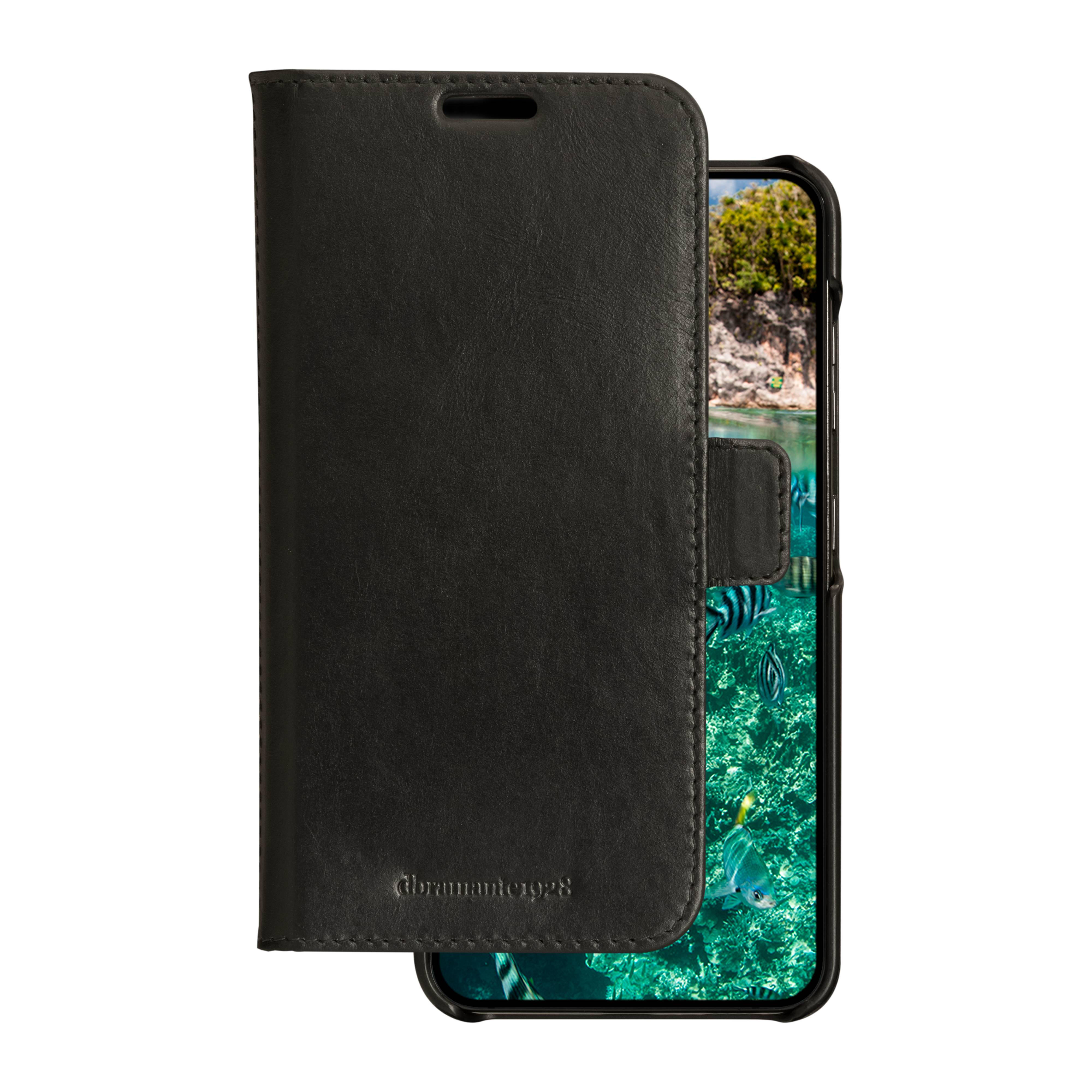 Schwarze Klapphandyhülle mit Magnetverschluss, die ein Smartphone mit einer tropischen Wasserszene teilweise bedeckt.