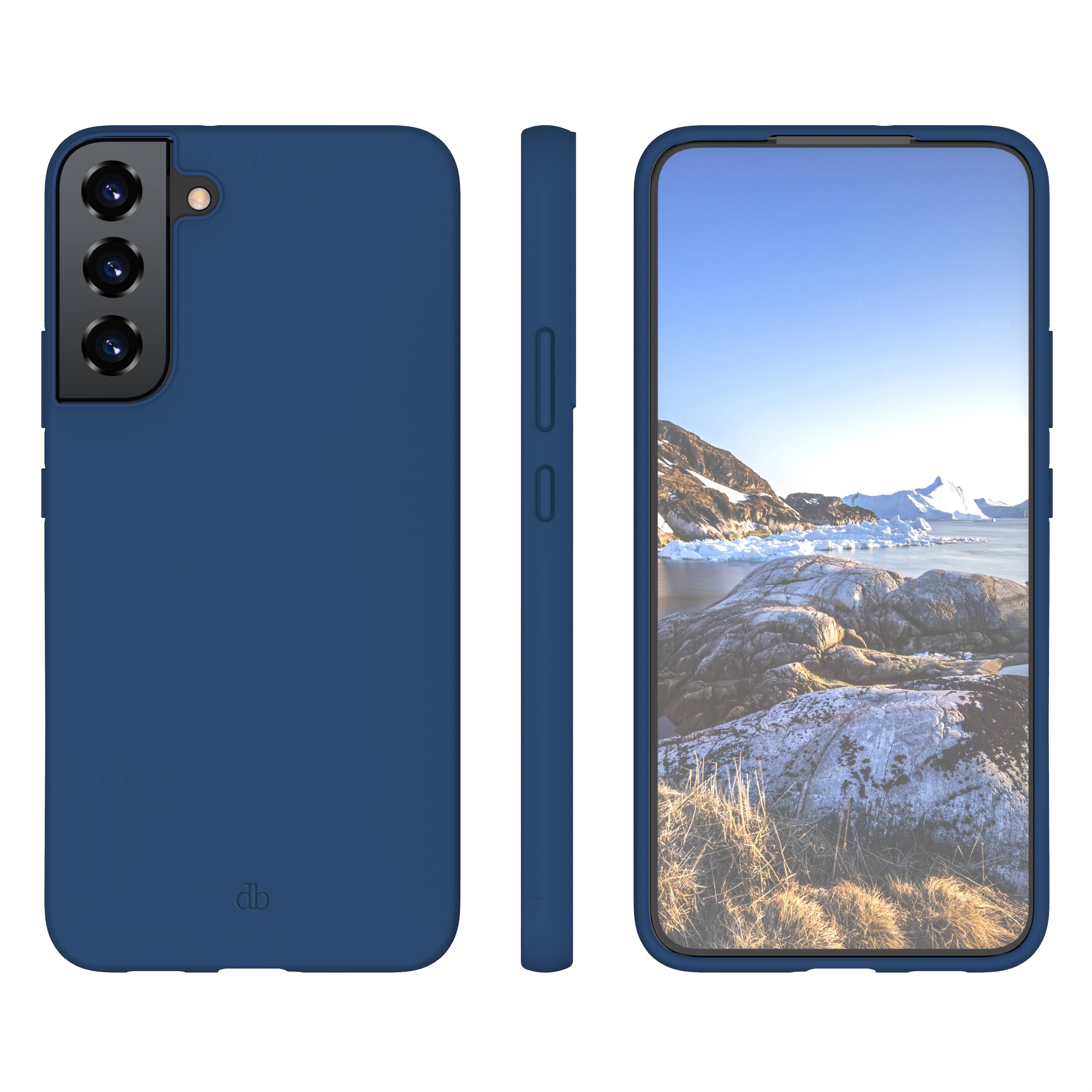 Blaue Smartphone-Hülle von hinten, Seite und vorne gezeigt, mit dreifachem Kameraausschnitt und Bildschirmanzeige einer verschneiten Berglandschaft.