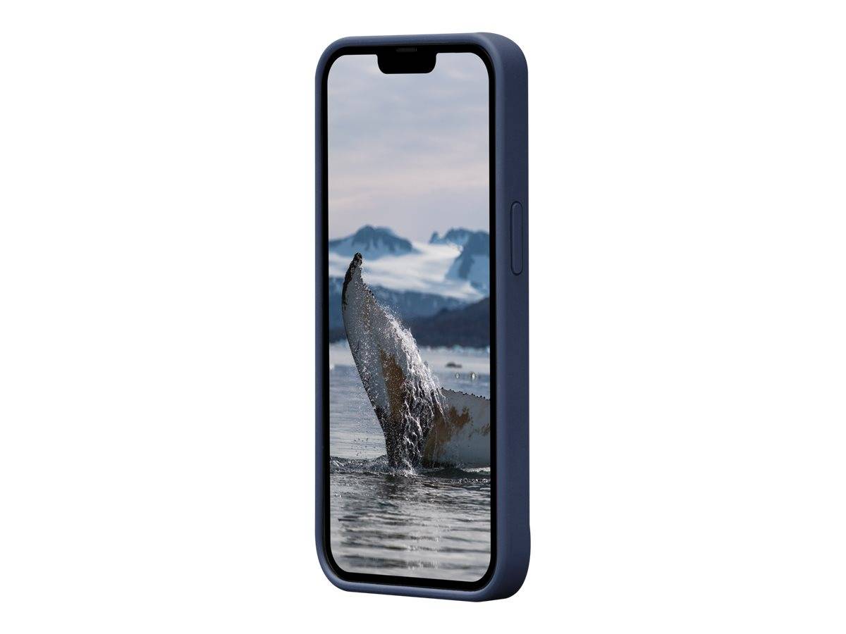Ein Smartphone zeigt einen Wal, der in eisigen Ozeangewässern aus dem Wasser springt, mit schneebedeckten Bergen im Hintergrund.