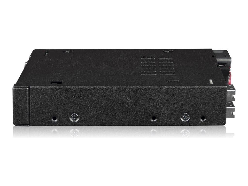 Schwarzes rechteckiges elektronisches Steuermodul oder Stromversorgungsgerät in Seitenansicht auf weißem Hintergrund.
