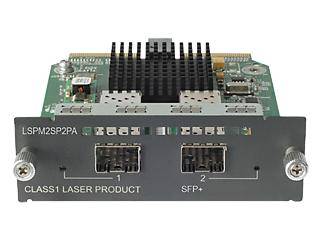 Netzwerk-Switch-Modul mit zwei Front-SFP+-Anschlüssen mit den Bezeichnungen 1 und 2, Kühlkörper auf der Oberseite und Text „CLASS 1 LASER PRODUCT