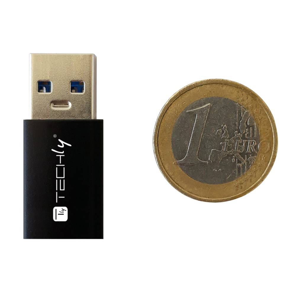 Ein USB-Stick neben einer 1-Euro-Münze, die die kompakte Größe des Laufwerks zeigt.