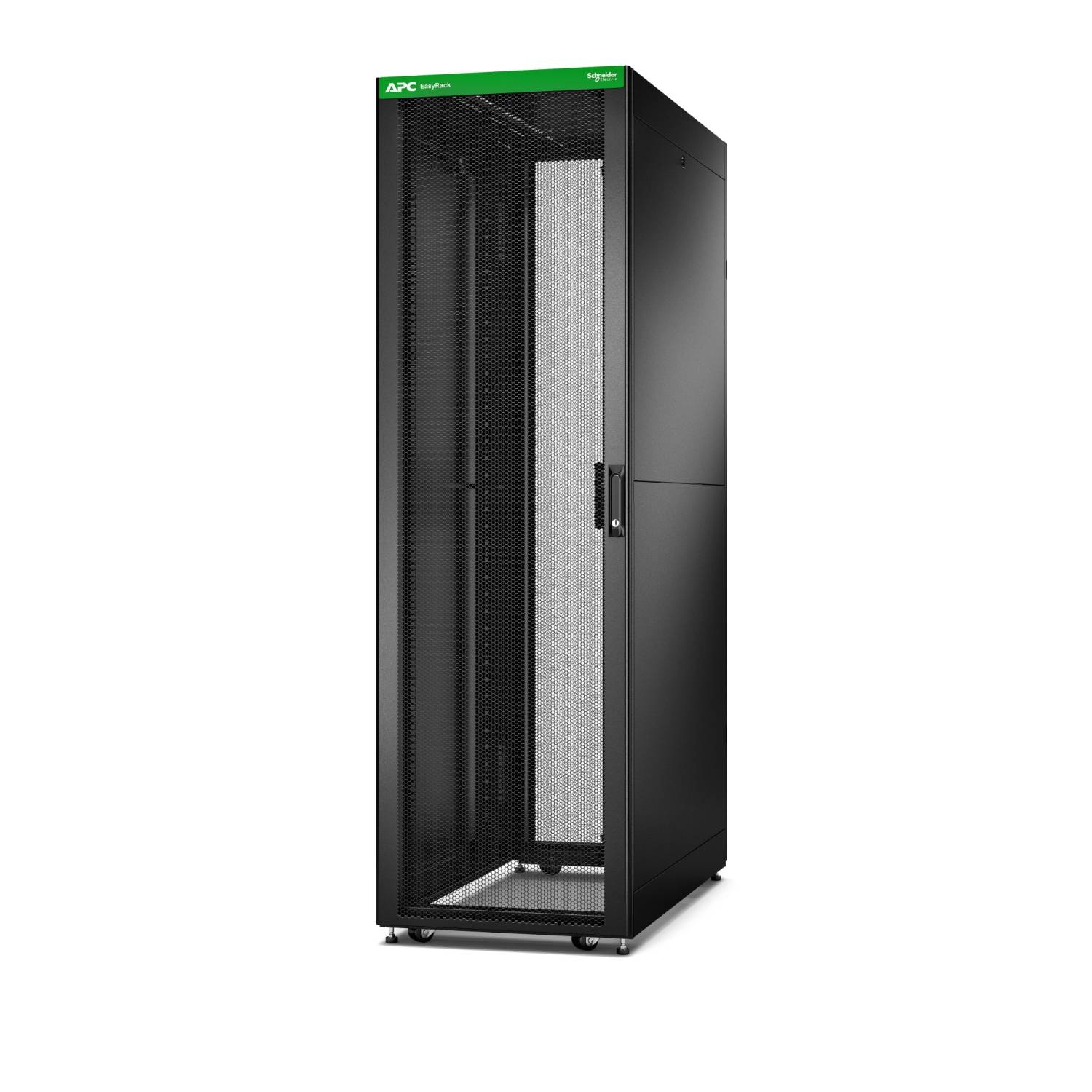 Schwarzer APC Schneider Electric Server-Rack-Schrank mit Gittertürvorderseite und Seitenpaneelen auf Rollen, auf weißem Hintergrund dargestellt.