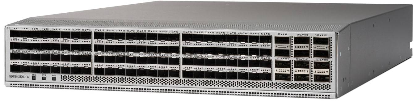 Frontansicht eines silbernen, in einem Rack montierbaren Netzwerk-Switches oder Servers mit vielen Ethernet-Anschlüssen und Statusleuchten auf der Frontblende.