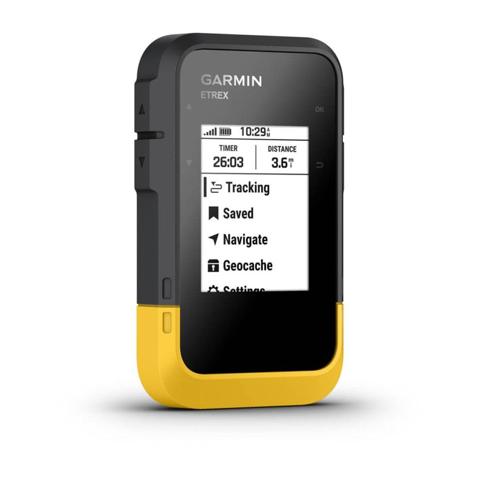 Garmin eTrex tragbares GPS-Gerät mit schwarzem Gehäuse und gelbem Sockel, das ein Menü mit den Optionen Tracking, Saved, Navigate und Geocache anzeigt.