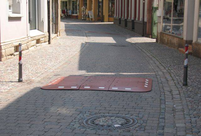 Berliner Kissen, Farben anthrazit oder rotbraun, inkl. Befestigungsmaterial