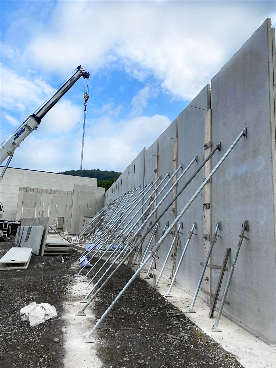 Schake 117901R-EG Richtstrebe Verstellbereich: 0,90 - 1,50 m <br><br>Belastung bei 45° auf Druck: 40,0 - 40,0 kN mit Endgelenken