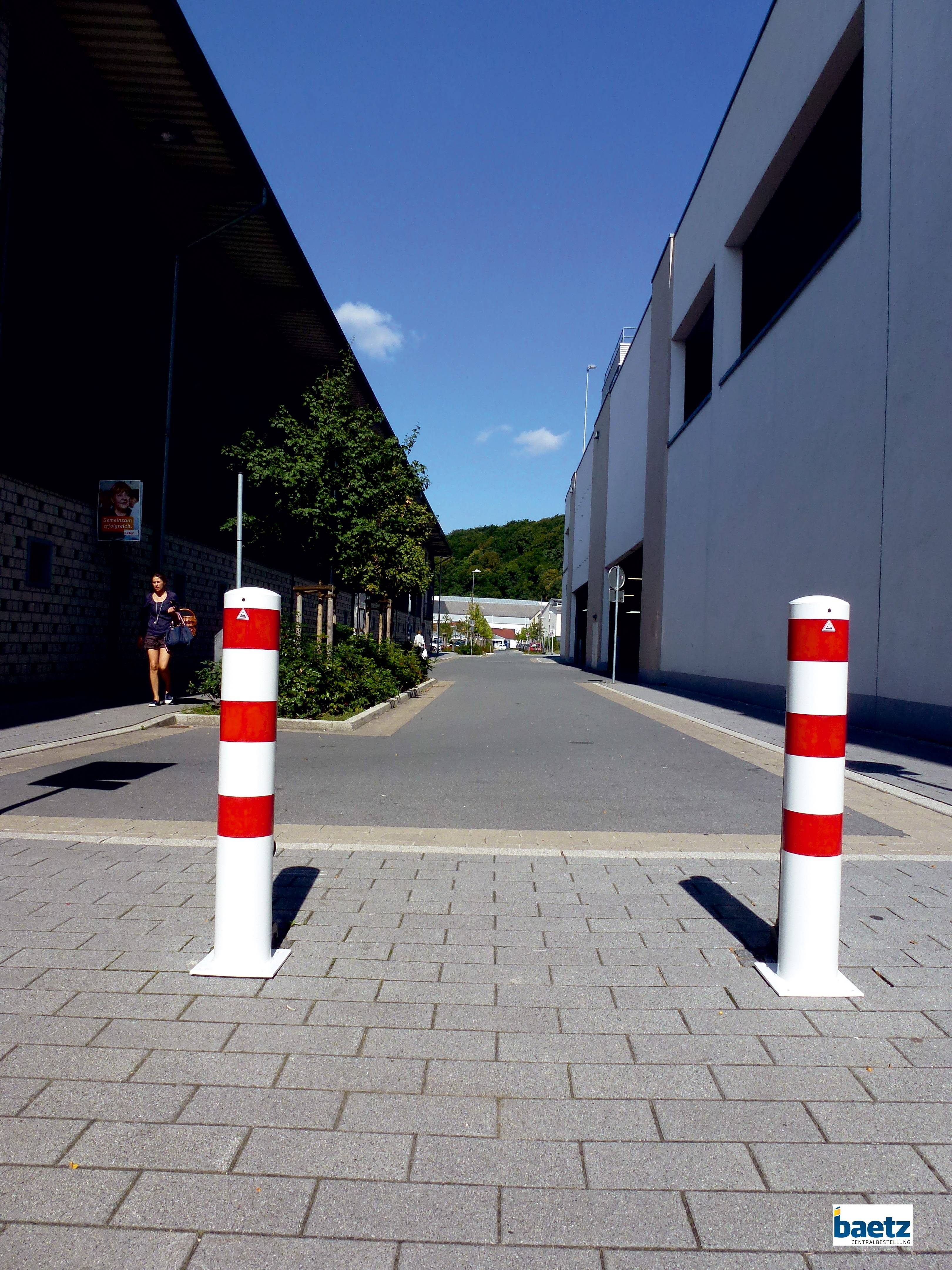 Stahlrohrpoller Ø 152 mm, ortsfest zum Aufdübeln Beschaffenheit: feuerverzinkt, weiß beschichtet, rot reflekt. Leuchtstreifen