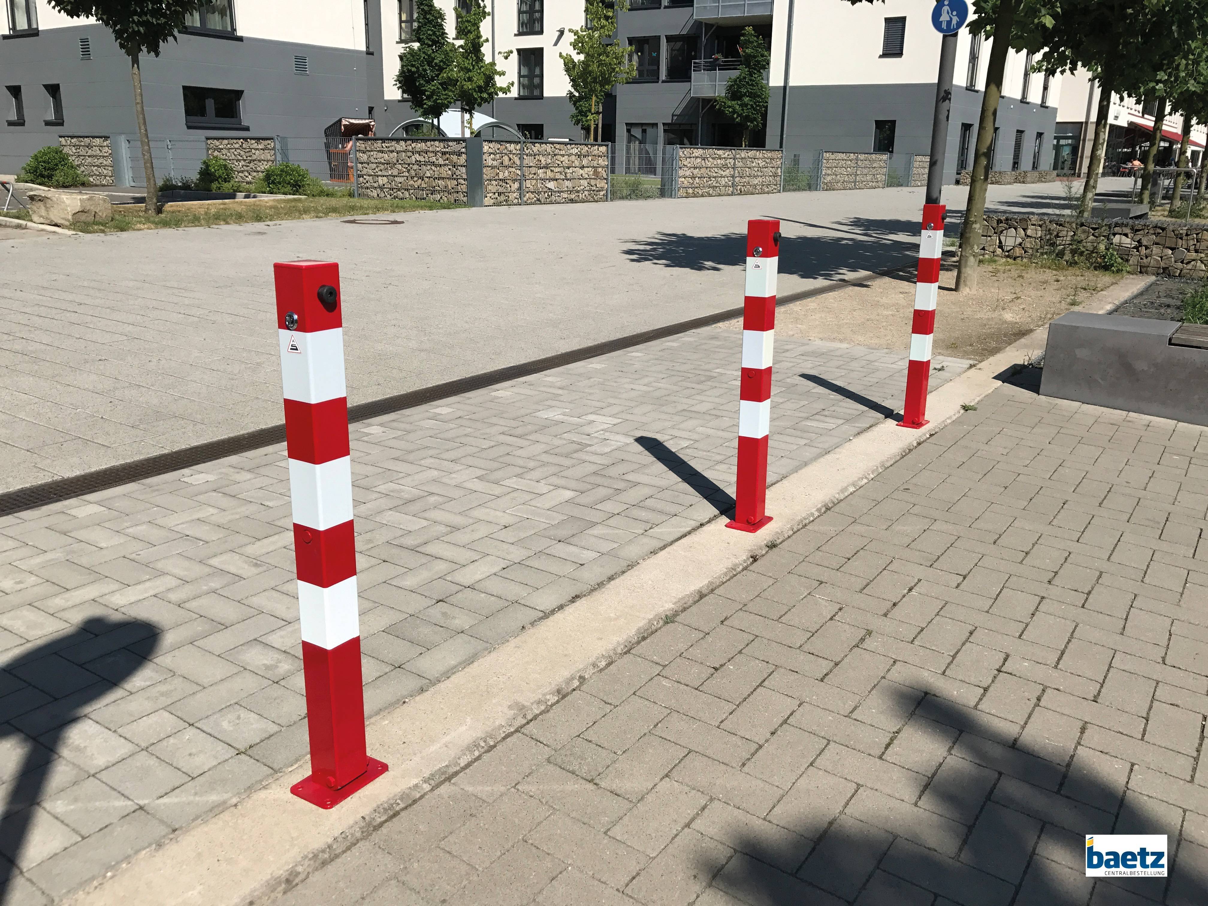 Absperrpfosten, 70 mm x 70 mm, umlegbar, mit 8 mm Dreikantverschluss Montageart: für Dübelbefestigung mit Bodenplatte, Beschaffenheit: feuerverzinkt