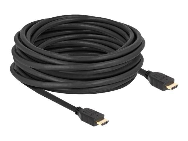 Aufgerolltes schwarzes HDMI-Kabel mit zwei männlichen Steckern auf weißem Hintergrund.