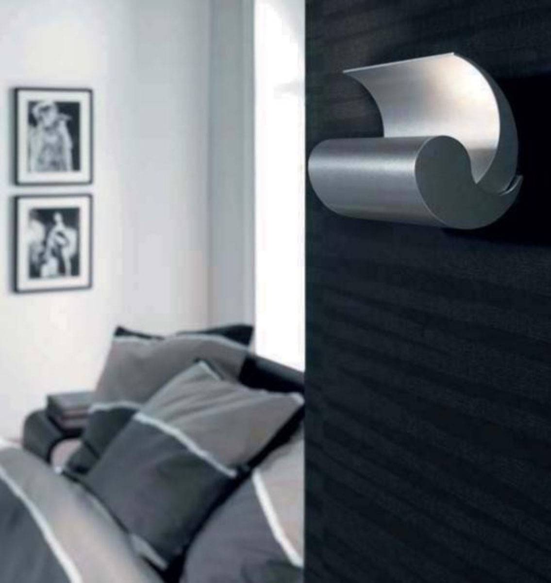 Geschwungene Halogen Wandleuchte Aluminium gebürstet Design