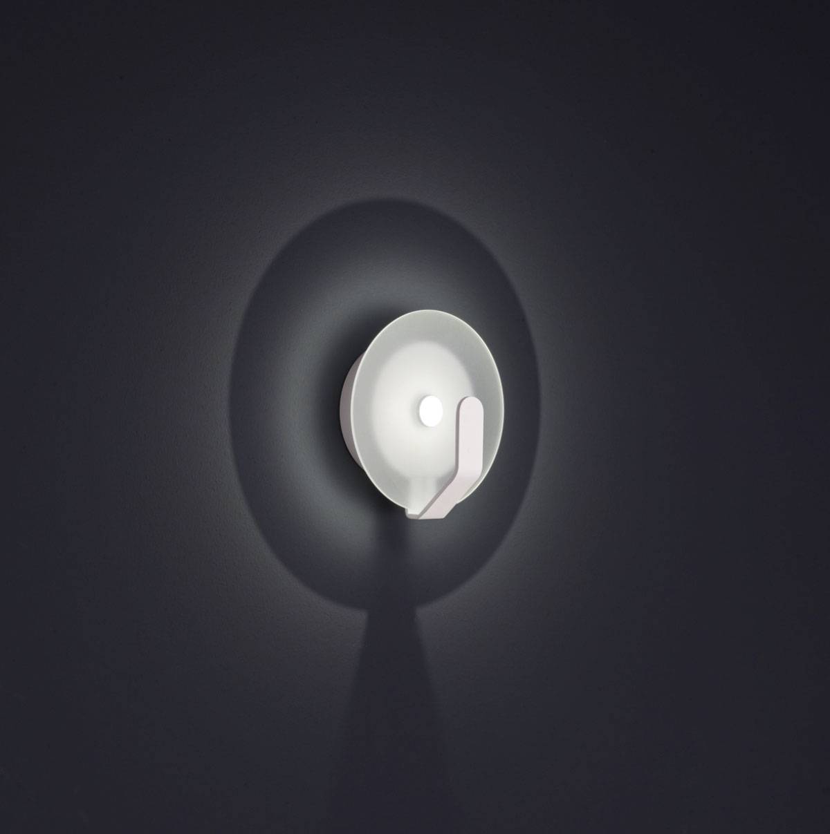 Deutsche Wandleuchte LED 3W/230V Metall Glaß Weiß 220lm Warmweiß Ø15cm