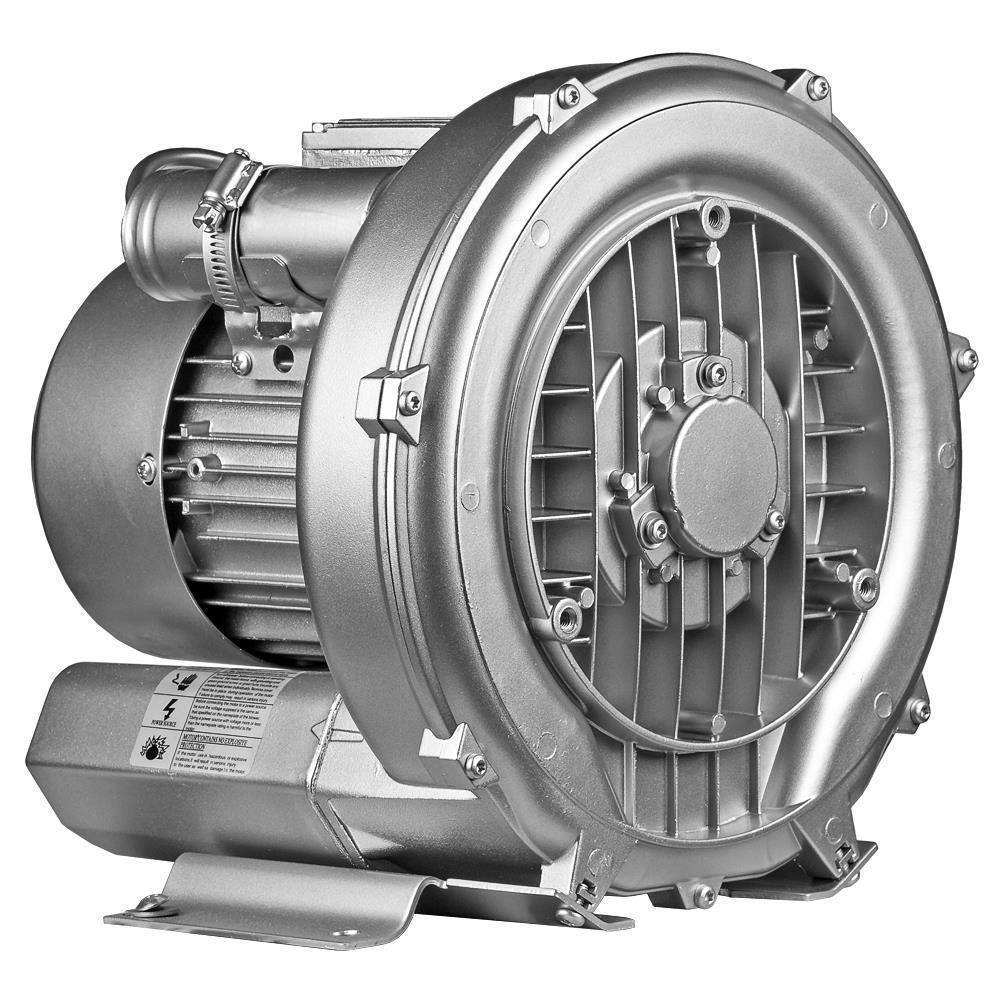 Industrieller Elektrogebläsemotor mit rundem vorderen Ansauggeräsch und Metallgehäuse auf weißem Hintergrund.
