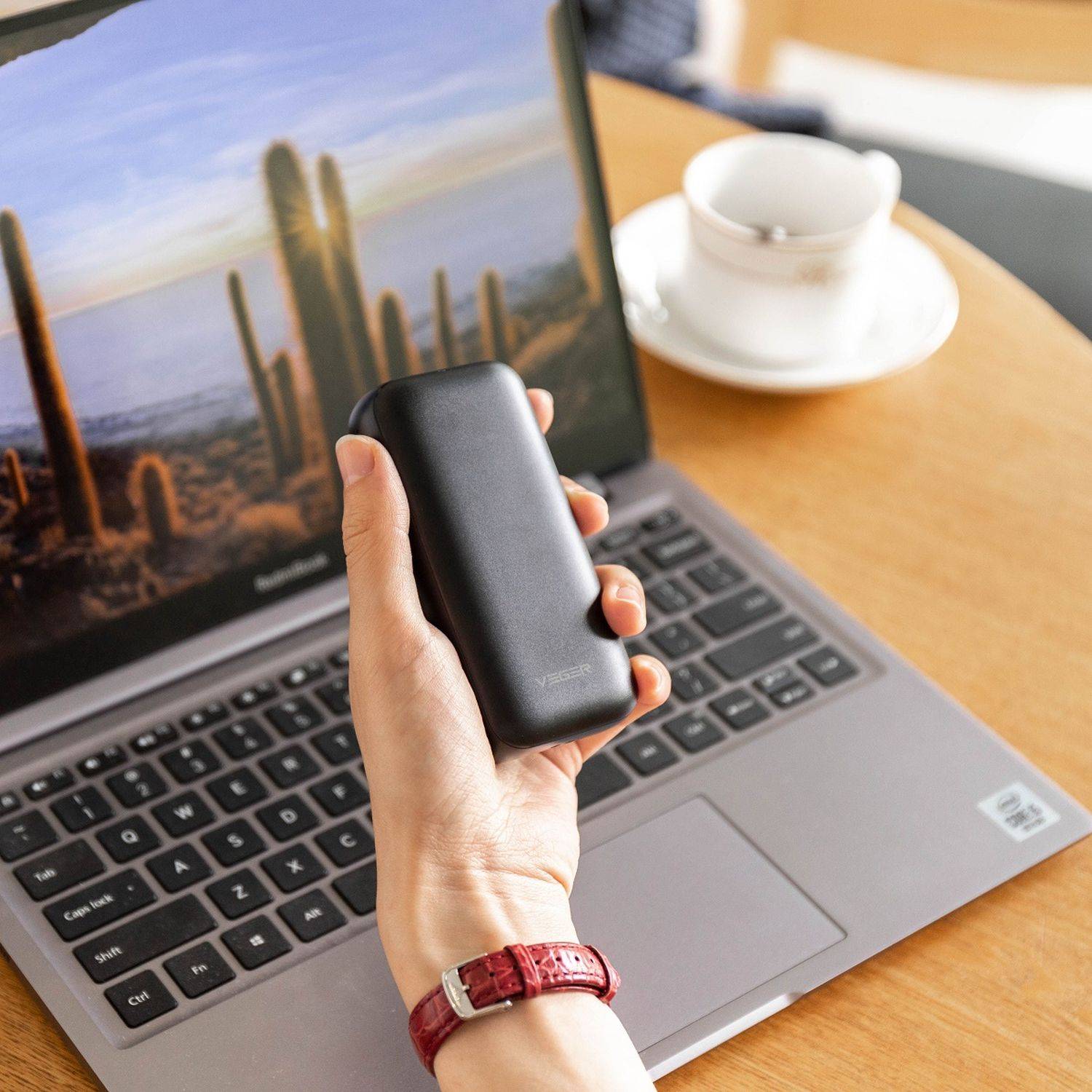 VEGER Power Bank S10 - 10 000mAh LCD Quick Charge PD 20W USB-A-, USB-C- und Micro-USB-Ladeanschluss Schwarz