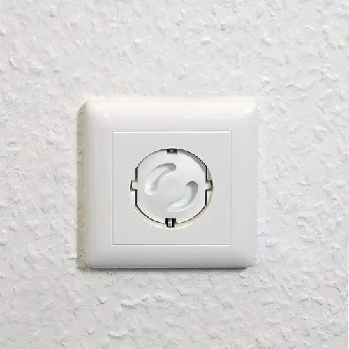 Intirilife Steckdosen Abdeckung in WEISS – 20er Set Steckdosenschutz ohne Kleben für besseren Schutz – Steckdosensicherung ohne Kleber Intirilife Steckdosen Abdeckung in WEISS – 20er Set Steckdosenschutz ohne Kleben für besseren Schutz – Steckdosensicherung ohne Kleber