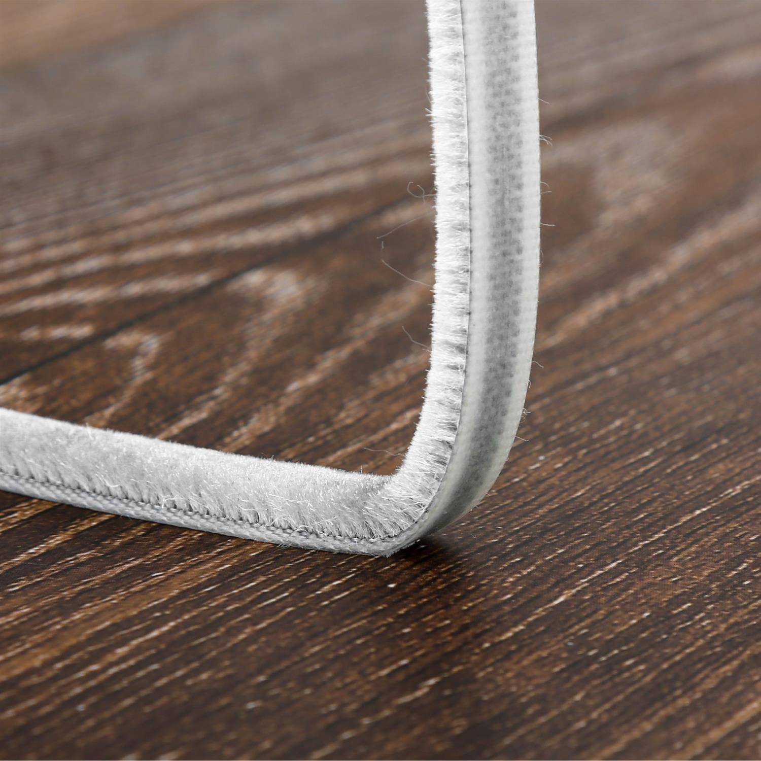 Intirilife Bürstendichtung Weiß selbstklebend 5 Meter Länge x Breite 9mm x Höhe 5mm aus Polypropylen - Universal Dichtung Türbürste Fensterbür