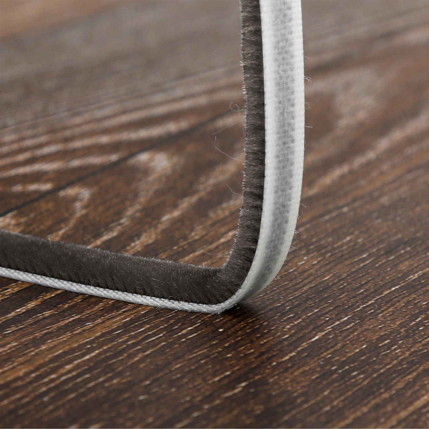 Intirilife Bürstendichtung Braun selbstklebend 5 Meter Länge x Breite 9mm x Höhe 5mm aus Polypropylen - Universal Dichtung Türbürste Fensterbür