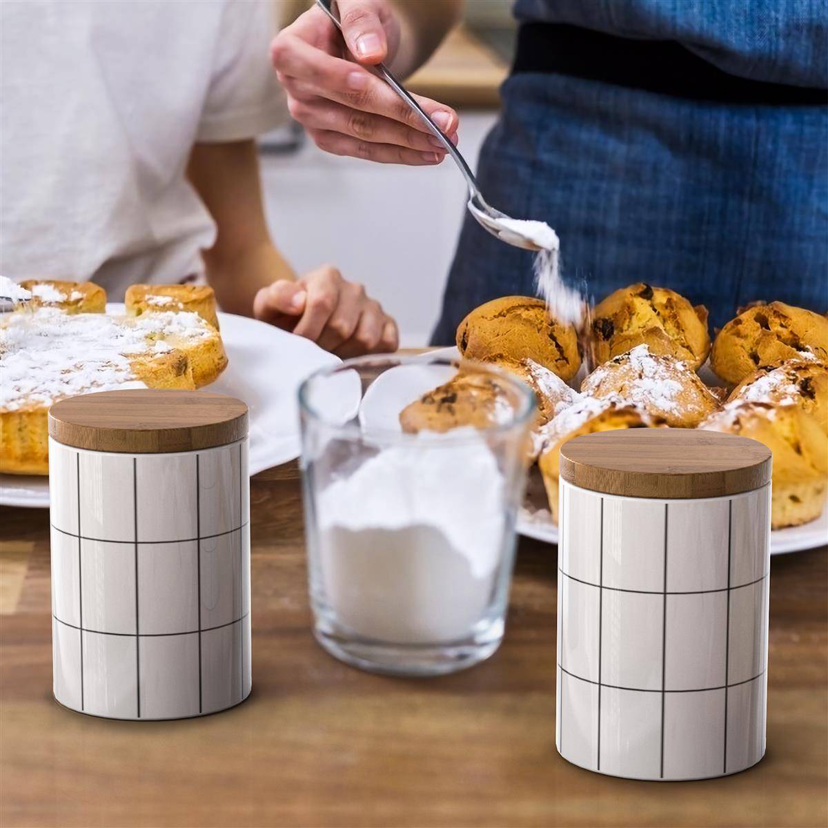 Intirilife Vorratsdose aus Keramik in Größe M mit Deckel - 10 x 13.5 cm - 700 ml Füllmenge - Luftdichter spülmaschinenfester Vorratsbehälter für