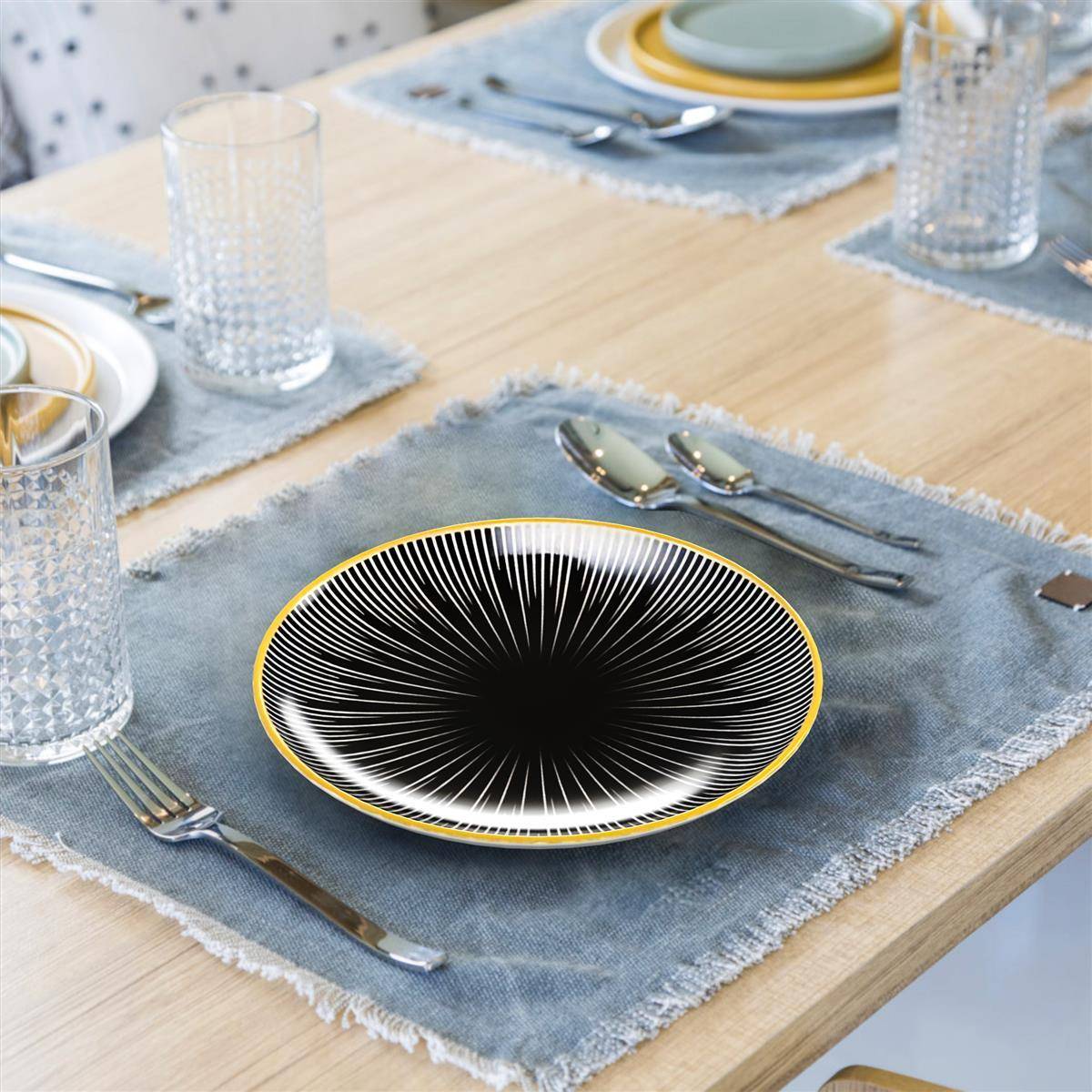 Intirilife 4x Porzellan Teller Muster Gestreift - Schwarz Weiß - Durchmesser 20.5 cm - Frühstücksteller Dessertteller Servierteller für Salat Frü