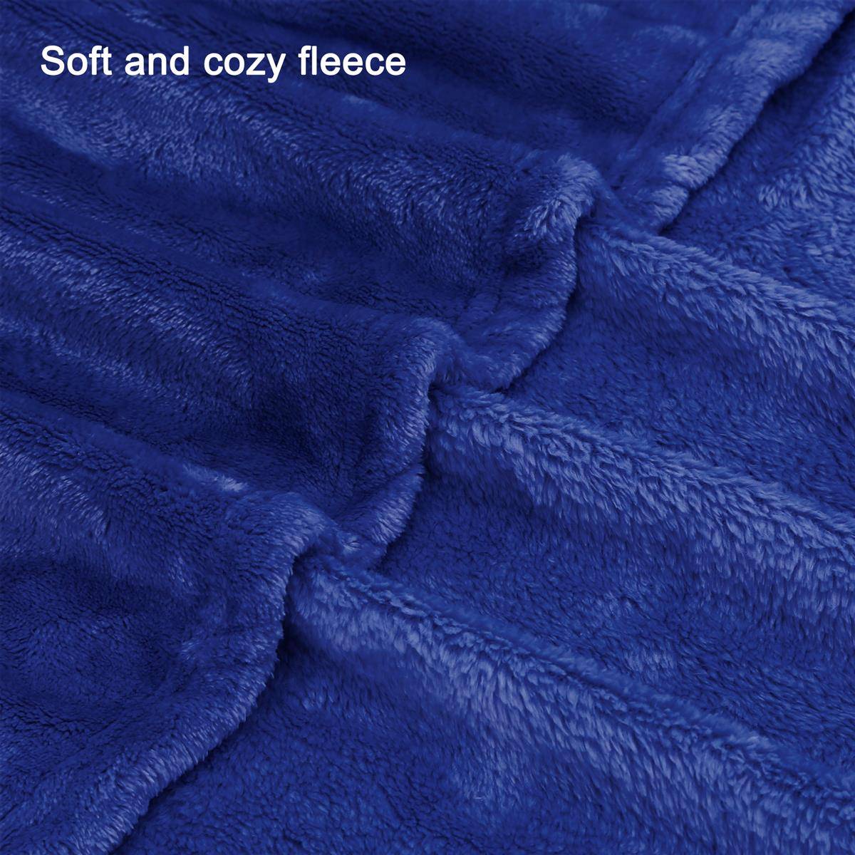Intirilife weiche Kuscheldecke 200 x 150 cm in NACHT BLAU - Flauschig warme Decke als Couchdecke Wohndecke Fleecedecke Indoor Outdoor
