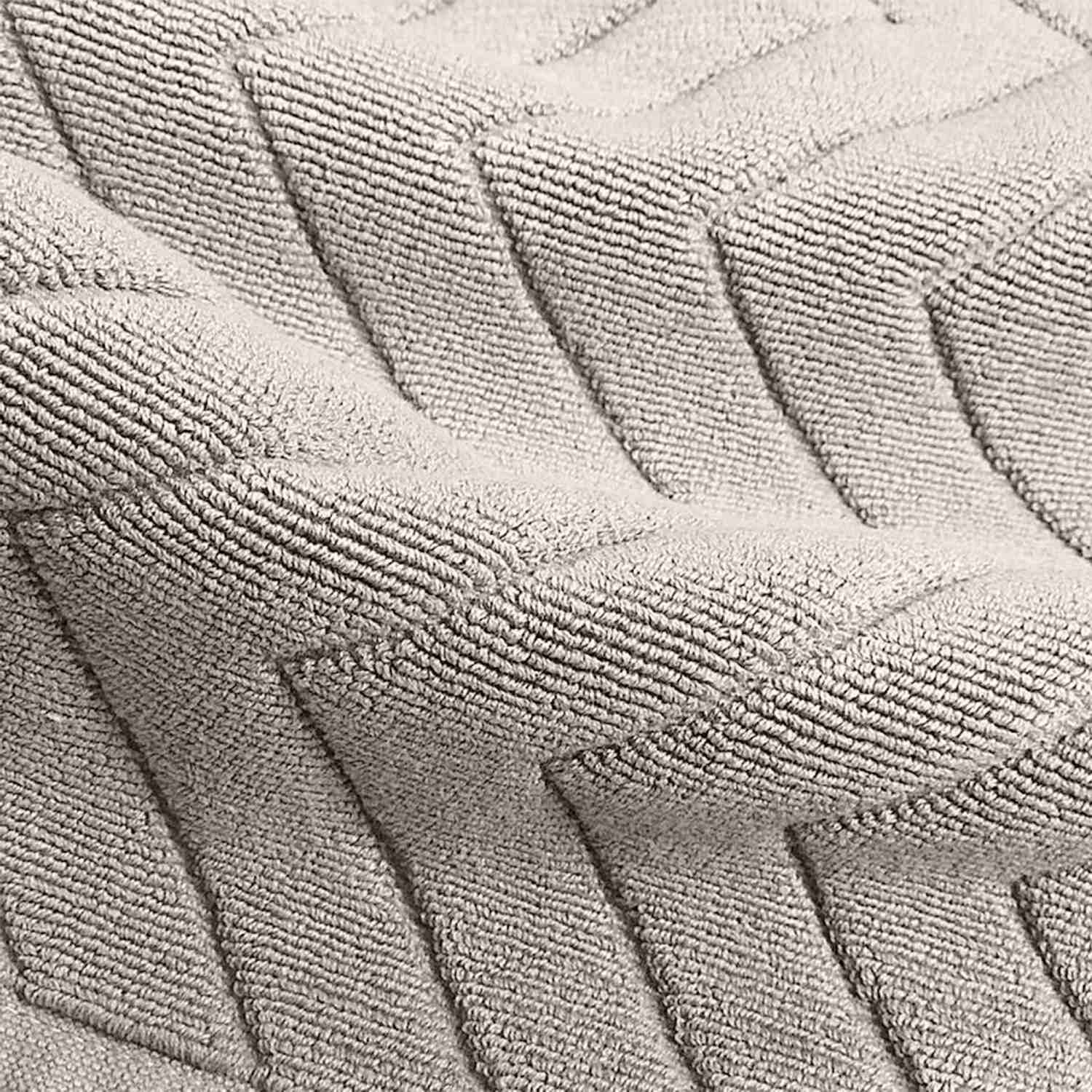 Intirilife Badvorleger Badteppich Duschmatte in Hell Grau für trockenen Boden in Bad Waschküche und WC