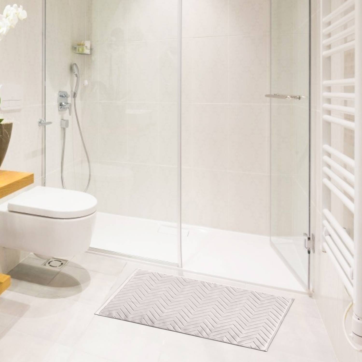 Intirilife Badvorleger Badteppich Duschmatte in Hell Grau für trockenen Boden in Bad Waschküche und WC