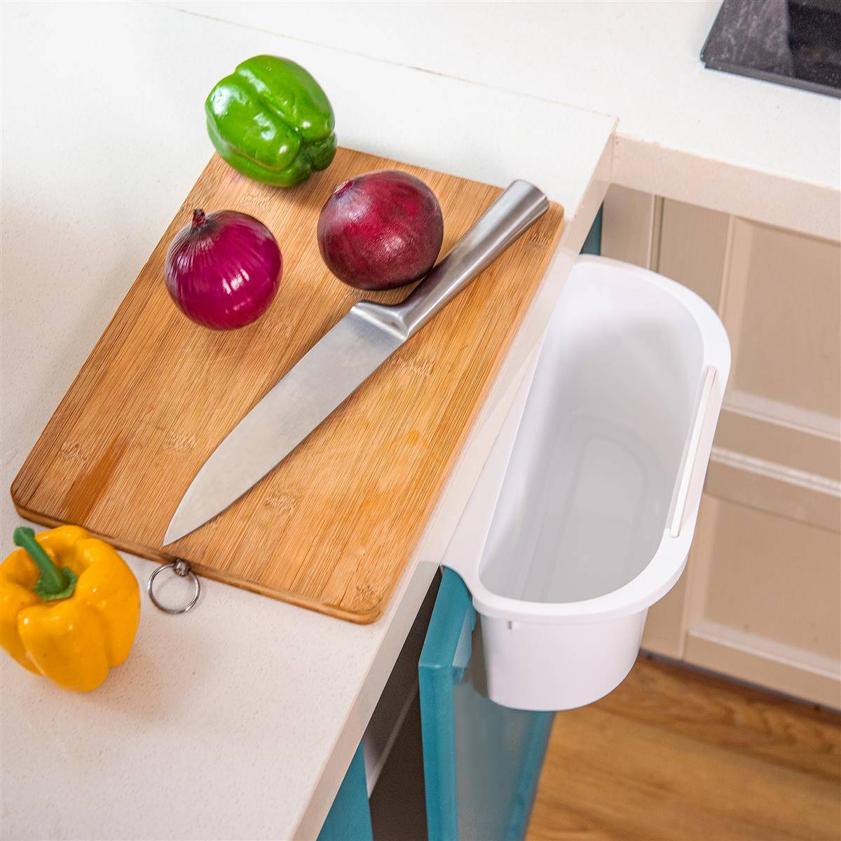 Intirilife Mülleimer zum Aufhängen in Weiß mit Müllspatel - Allzweck Mülleimer für Küche, Bad, Biomüll, Restmüll