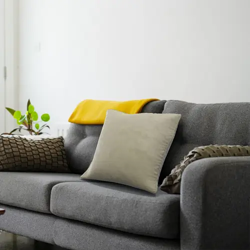 Intirilife 2x dekorative Kissenbezüge aus Samt 40x40 cm in Beige - Für Wohnzimmer Schlafzimmer Sofa Bett Büro Cafeteria oder Wartezimmer Intirilife 2x dekorative Kissenbezüge aus Samt 40x40 cm in Beige - Für Wohnzimmer Schlafzimmer Sofa Bett Büro Cafeteria oder Wartezimmer