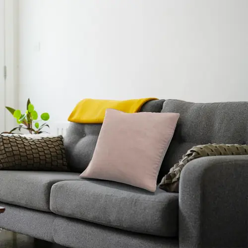 Intirilife 2x dekorative Kissenbezüge aus Samt 40x40 cm in Rosa - Für Wohnzimmer Schlafzimmer Sofa Bett Büro Cafeteria oder Wartezimmer Intirilife 2x dekorative Kissenbezüge aus Samt 40x40 cm in Rosa - Für Wohnzimmer Schlafzimmer Sofa Bett Büro Cafeteria oder Wartezimmer