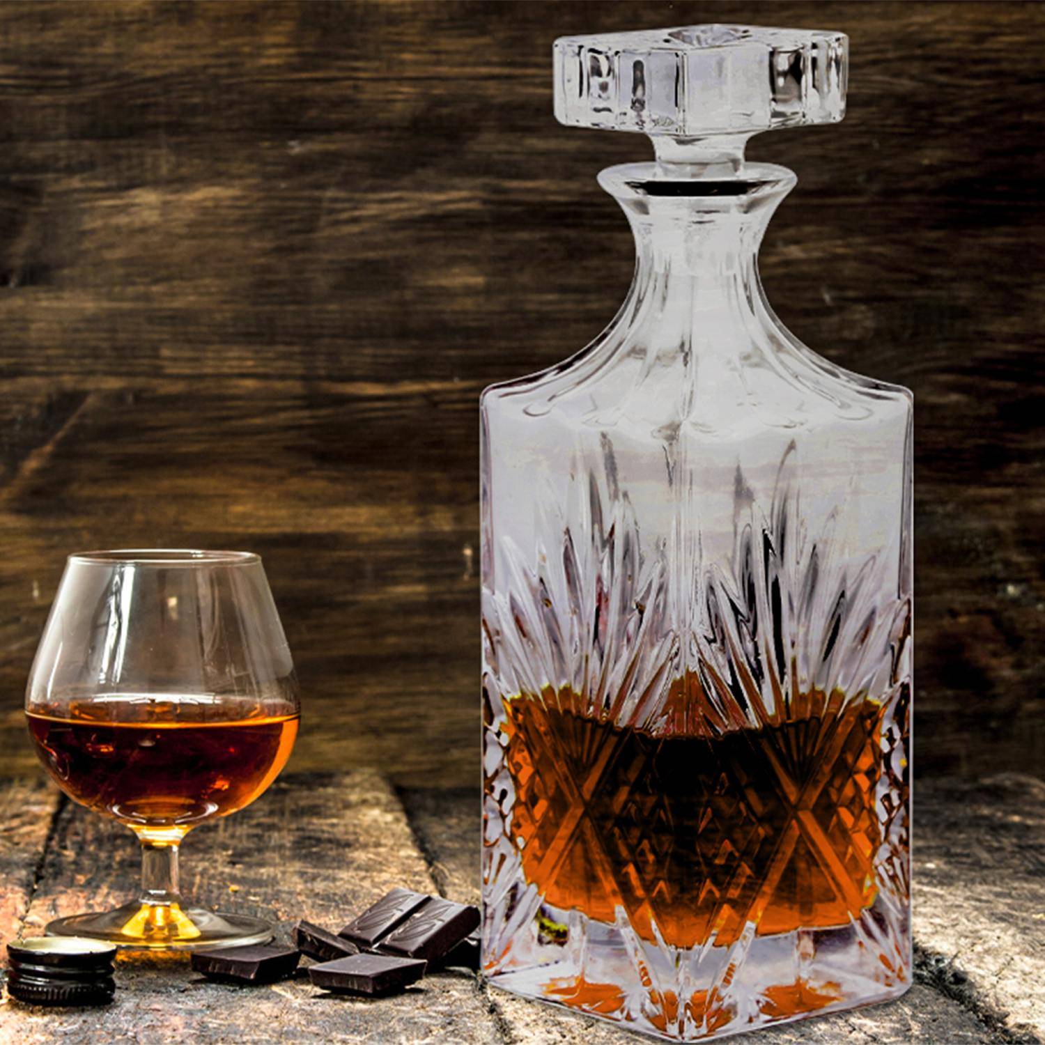 Intirilife edle Whiskey Karaffe - Füllmenge 800 ml - Decanter für Rum, Vodka, Scotch und vieles mehr