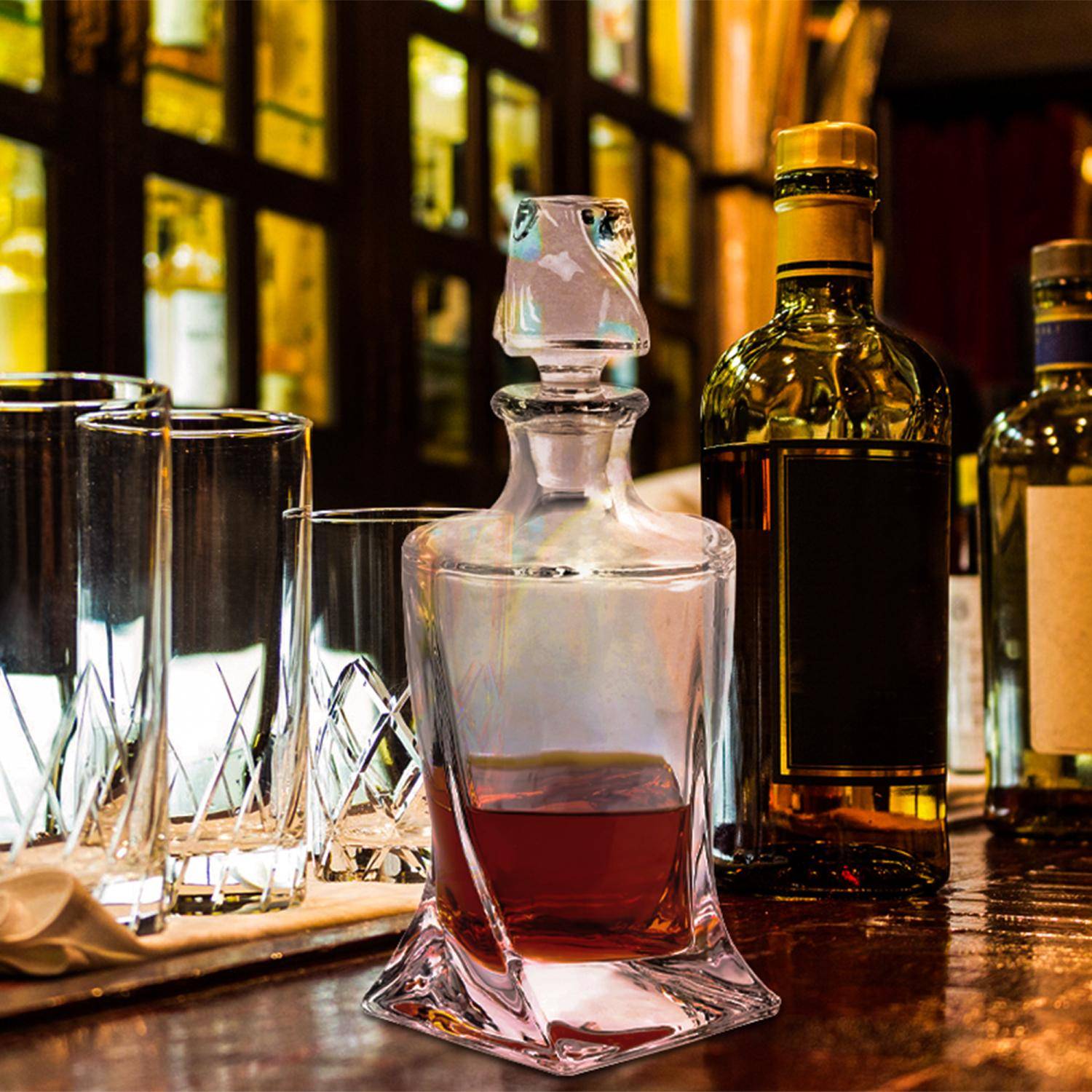 Intirilife edle Whiskey Karaffe - Füllmenge 750 ml - Decanter für Rum, Vodka, Scotch und vieles mehr