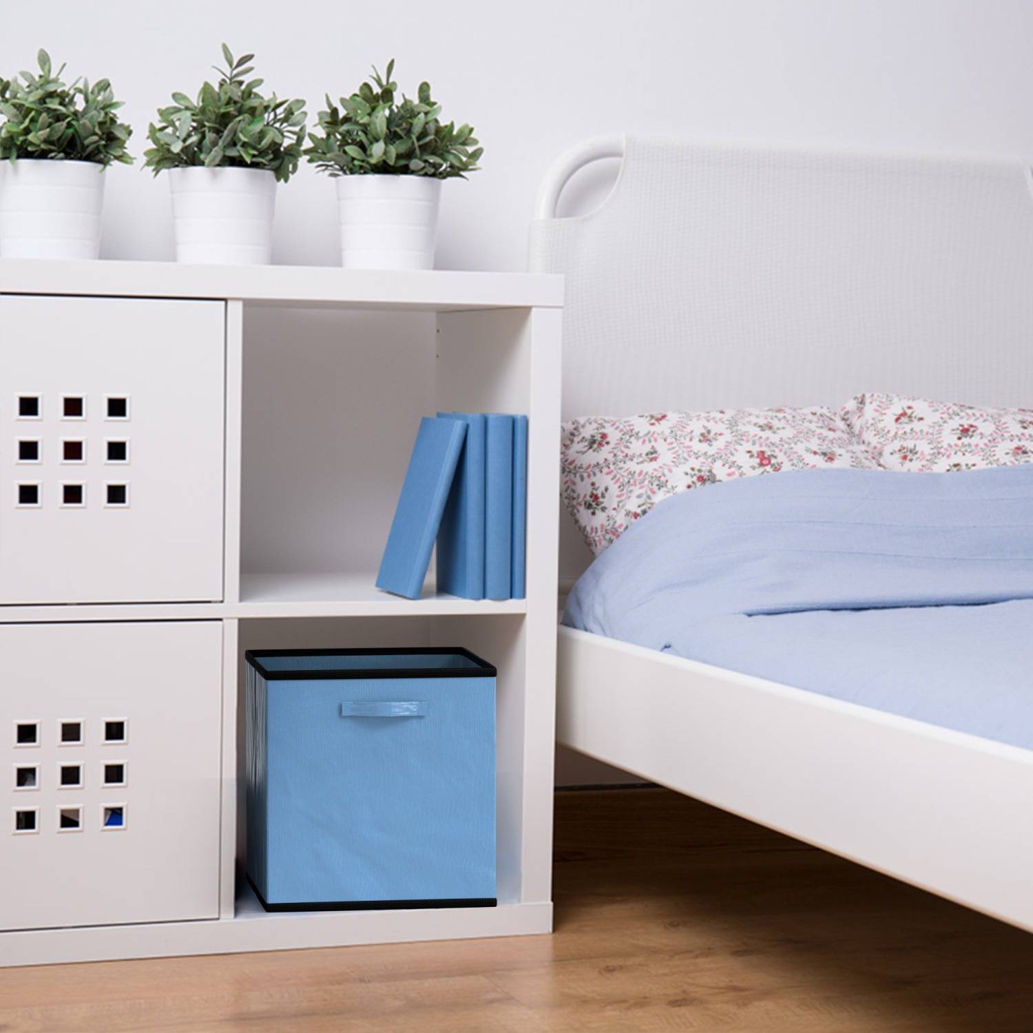 Intirilife 6x faltbare Aufbewahrungs-Stoffbox in Blau - 26.7 x 26.7 x 28 cm - Multifunktionale Sammelbox zum Kombinieren mit Schränken oder Regalen