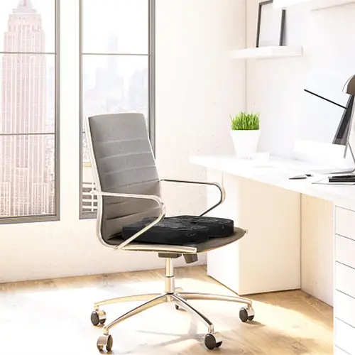 Intirilife tragbares orthopädisches Memoryschaum Sitzkissen für Homeoffice Autofahren und komfortables Sitzen Intirilife tragbares orthopädisches Memoryschaum Sitzkissen für Homeoffice Autofahren und komfortables Sitzen