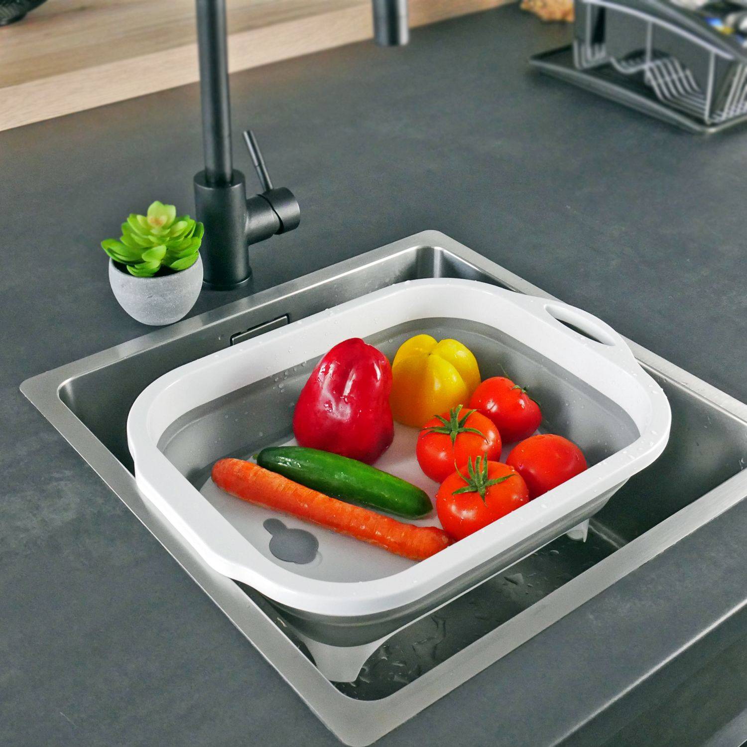 Intirilife Multifunktionales zusammenklappbares Schneidebrett Abtropfbehälter mit 8L Volumen in Grau - Weiß mit Aufbewahrungsbox für Schneiderwerkz