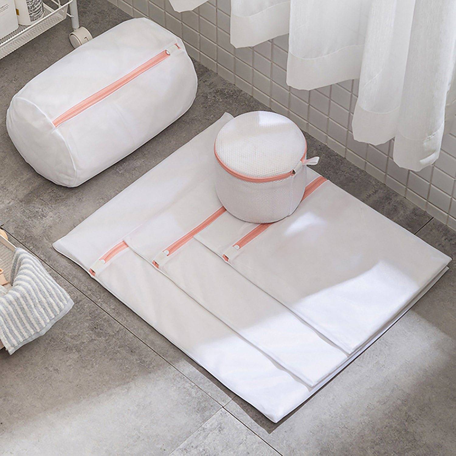 Intirilife 6-er Set Wäschenetze Wäschesäcke in verschiedenen Größen aus weißem Polyester für empfindliche Wäsche