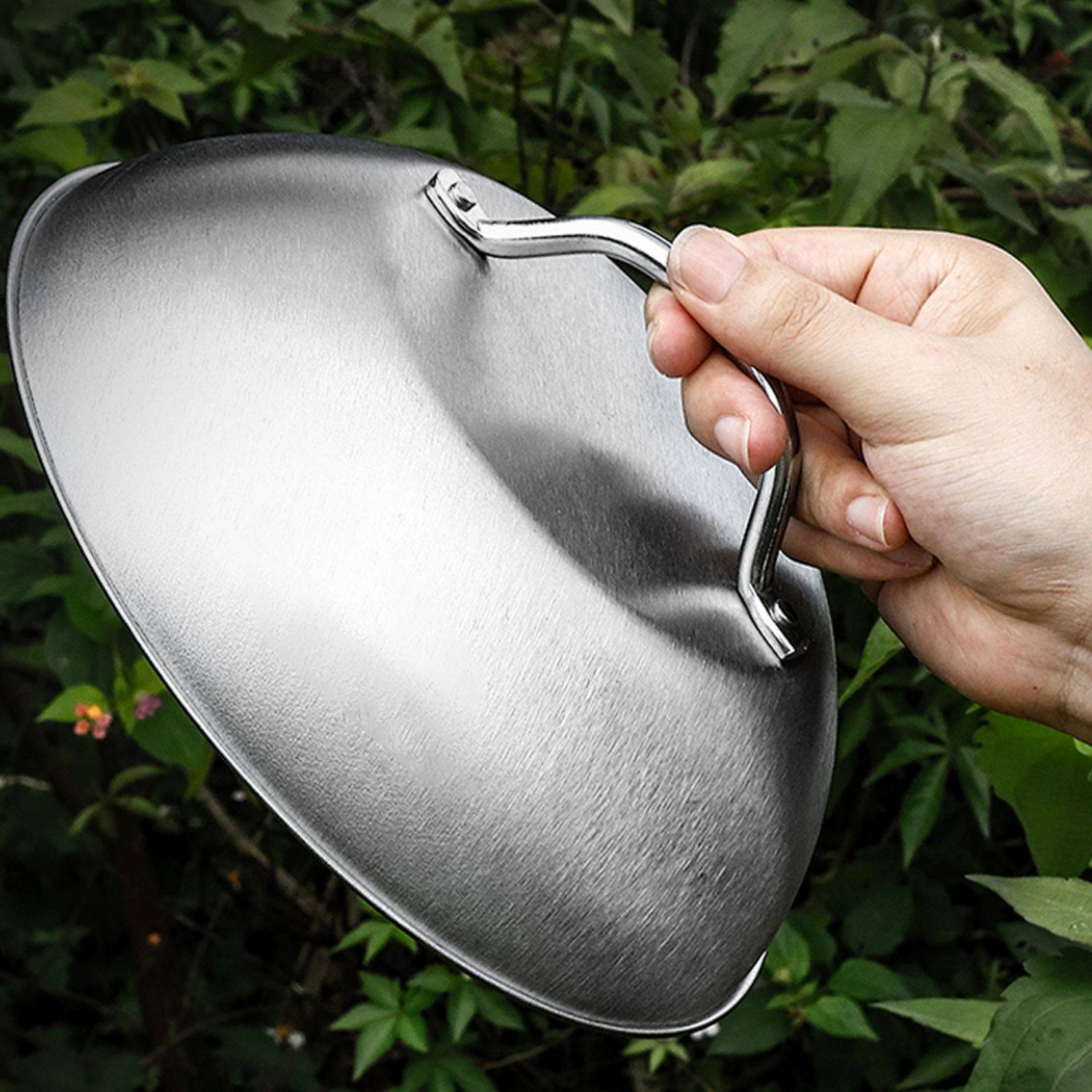 Intirilife 2x Edelstahl Schmelzkuppel Schmelzglocke in Silber - Zum besseren Braten von Fleisch Dämpfen von Gemüse und Schmelzen von Käse