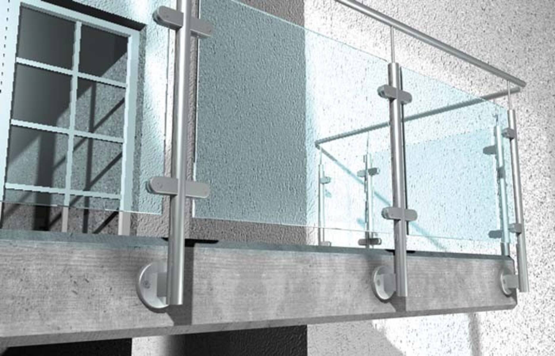 Ein modernes, industrielles Geländer mit Glaspaneelen und Metallstützen ist auf einem Betonbalkon installiert und spiegelt ein minimalistisches Design wider.