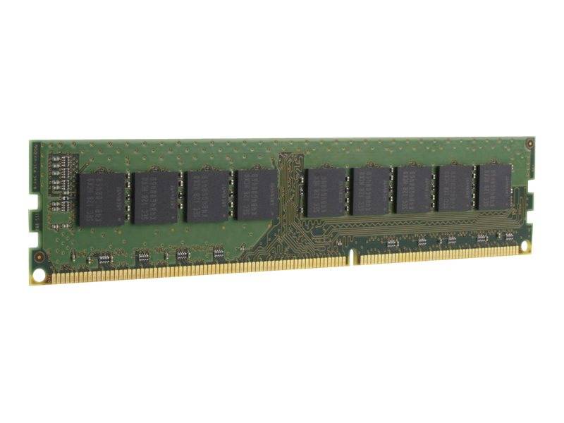 Ein Computer-RAM-Speichermodul auf weißem Hintergrund dargestellt, mit mehreren schwarzen Speicherchips auf einer grünen Leiterplatte.