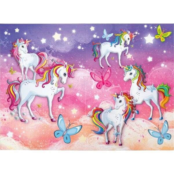 Bunte Illustration von fünf weißen Einhörnern mit Regenbogenmähnen und Schmetterlingen auf einem rosa-lila Sternenhimmel.