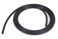 Eine aufgerollte schwarze Gummischlauch auf einem weißen Hintergrund.